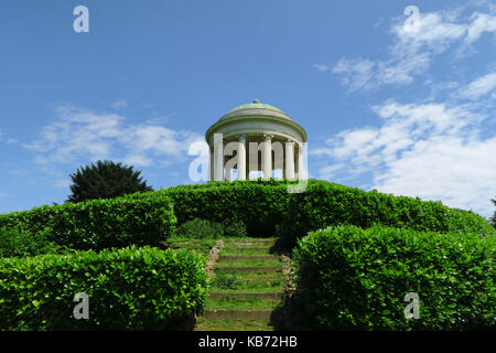 Journée ensoleillée dans un parc dans le nord de l'italie Banque D'Images