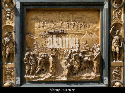 Le panneau de la "Joshua Portes du Paradis de Lorenzo Ghiberti, portes, sur l'entrée est de la Baptistère, Florence, Italie. Banque D'Images