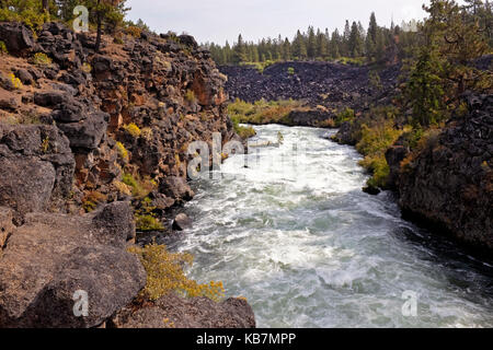 La rivière Deschutes dans le centre de l'Oregon, le long de la rivière Deschutes Trail. Banque D'Images