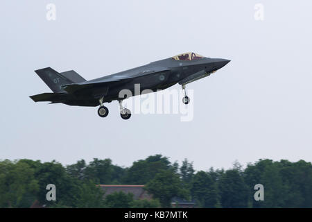 F-35 Lighting II de la RNLAF landing après un exercice, à l'occasion de la toute première installation d'avion F-35 en Europe. Banque D'Images