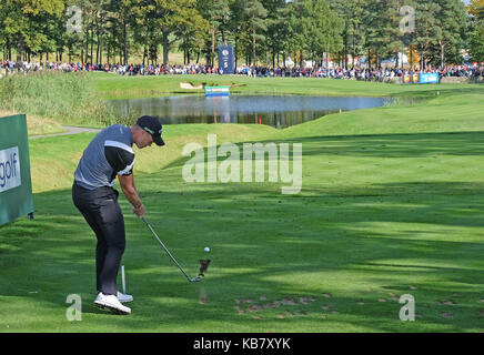 L'angleterre danny willett tees off sur la 5e au cours de la première journée de la British masters à fermer house golf club, Newcastle. Banque D'Images