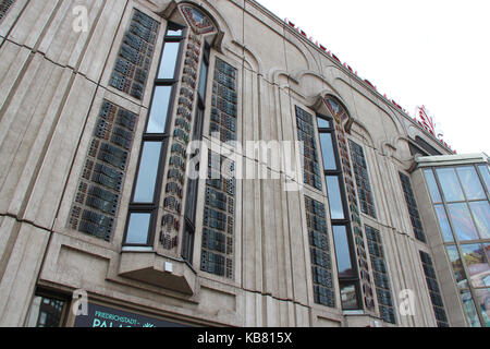 (Théâtre friedrichstadtpalast) sur la rue friedrich à Berlin (Allemagne). Banque D'Images