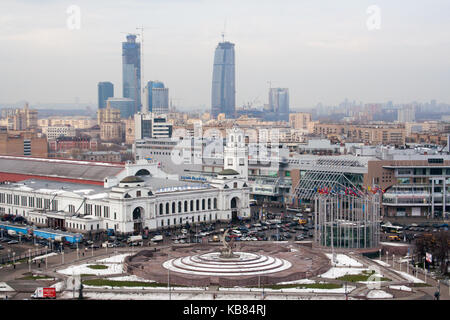 Russie, Moscou - printemps 2007 : une grande mégalopole au printemps. la construction de la ville de Moscou. kiyevsky terminal ferroviaire Banque D'Images