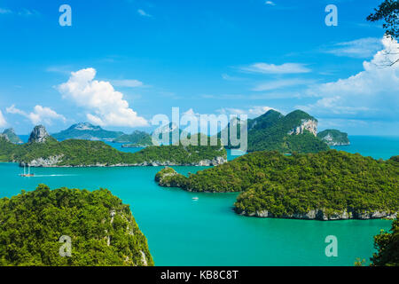 Groupe d'îles tropicales à Ang Thong National Marine Park, la Thaïlande. Vue d'en haut Banque D'Images