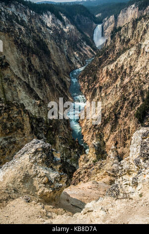 Canyon de Yellowstone et cascade inférieure avec la rivière Yellowstone d'artistes View Point Banque D'Images