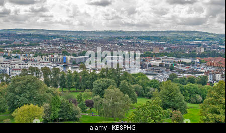 Le CENTRE-VILLE DE BRISTOL EN ANGLETERRE LA TOUR CABOT BRANDON HILL VUE DE ZONE PORTUAIRE ET SS GREAT BRITAIN Banque D'Images