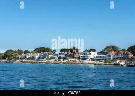 Beau port de Poole. Le port de Poole est un grand port naturel dans le Dorset, dans le sud de l'Angleterre, avec la ville de Poole sur ses rives Banque D'Images