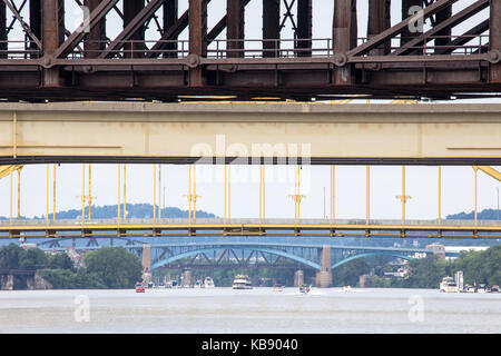 Ponts sur la rivière Allegheny de Pittsburgh, PA, USA Banque D'Images