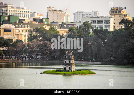 Thap Rua temple ou Tour de la tortue, le lac Hoan Kiem, Hanoi, Vietnam Banque D'Images