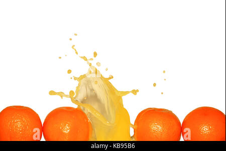 Éclaboussures de jus d'orange et de fruits isolé sur fond blanc avec clipping path Banque D'Images