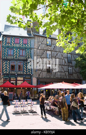 Place Sainte-Anne, Rennes, Bretagne, France : culture de cafés vibrantes Banque D'Images