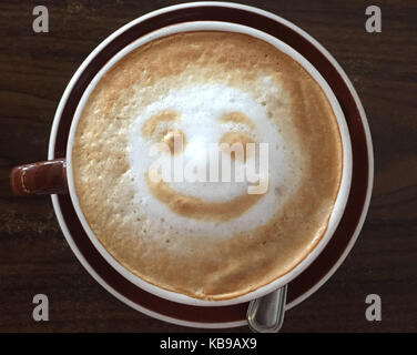 Smiley Face en mousse de latte, West Hollywood, États-Unis Banque D'Images