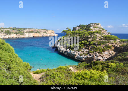 Vue sur la plage de Calo des Moro sur l'île de Majorque, Baléares, en Espagne Banque D'Images