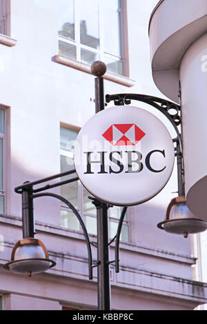 Londres, Royaume-Uni - 08 février, 2015 : Banque HSBC logo sur Oxford Street à Londres. HSBC Holdings plc a été fondée à Londres en 1991 par la Hongkong Banque D'Images