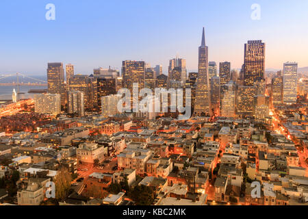 Crépuscule sur le centre-ville de San Francisco. Banque D'Images