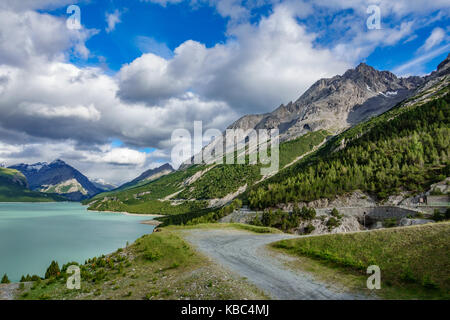 Lac de cancano, voie et montagne bormio (province de Sondrio) Banque D'Images