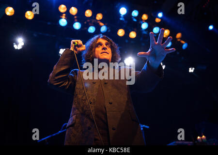 Le groupe de rock anglais Killing Joke effectue un concert live de la Rockefeller à Oslo. ici chanteur Jaz Coleman est vu sur scène. la Norvège, 30/11 2016. Banque D'Images
