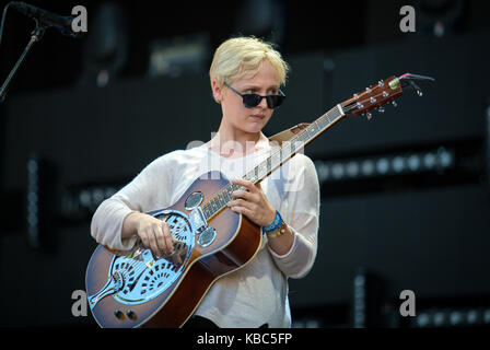 L'auteur-compositeur-interprète et musicien folk Laura Marling effectue un concert live au festival de musique norvégienne 2015 Øyafestivalen à Oslo. La Norvège, 14/08 2015. Banque D'Images