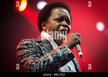 Le chanteur américain soul and funk Lee Fields joue un concert avec le groupe The expressions au festival de musique norvégien Bergenfest 2014. Norvège, 14/06 2014. Banque D'Images