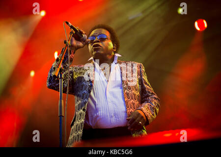 Le chanteur américain soul and funk Lee Fields joue un concert avec le groupe The expressions au festival de musique norvégien Bergenfest 2014. Norvège, 14/06 2014. Banque D'Images