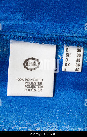 100 % polyester label dans C&d'une robe bleue Banque D'Images