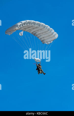 Airshow Festa al Cel LLEIDA, Espagne - Barcelone, la brigade de parachutistes espagnol Banque D'Images