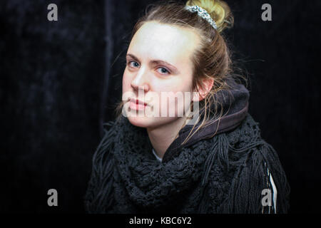 La chanteuse danoise de talent et auteur-compositeur Karen Marie Ørsted est mieux connue sous son nom de scène MØ et est ici dépeinte en coulisses au festival de musique norvégien Øyafestivalen 2013. Norvège, 15/02 2013. Banque D'Images