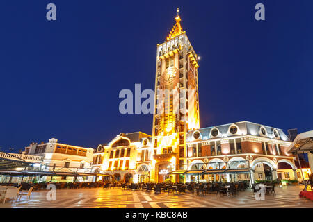 Piazza square la nuit à Batumi, Géorgie, l'Adjarie Banque D'Images