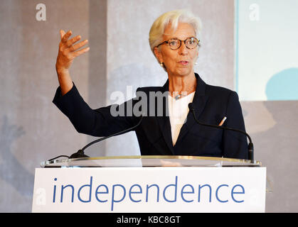 Christine Legarde la Directrice générale du Fonds monétaire international, lors de son allocution à la conférence « Independence 20 Years on » de la Banque d'Angleterre, qui marque deux décennies d'indépendance opérationnelle par rapport au gouvernement britannique, au Fishmongers Hall de la City de Londres. Banque D'Images