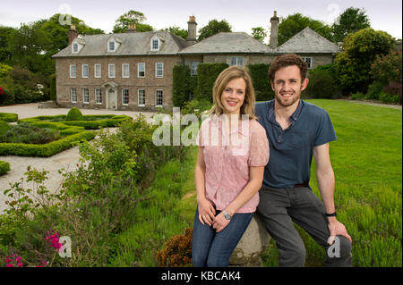 Trereife house, Penzance, Cornwall, avec tim propriétaires & liz le grice avec enfants georgina (rose en haut) et Peter. Banque D'Images