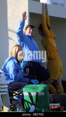 3 mars 2014. L'angleterre / Allemagne moins de 23 ans, tournoi de la Manga club, espagne. L'Angleterre l'entraîneur-chef mo marley photo par www.lamangaphotos.com Banque D'Images