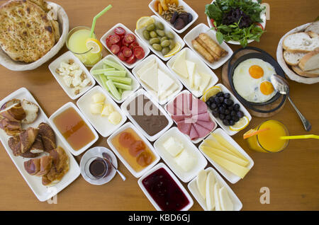 Un petit-déjeuner turc traditionnel Banque D'Images