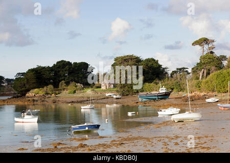 Une partie de la côte de granit rose connue comme 'la Corderie' Cove à marée basse, sur l'ouest de l'île de Bréhat (Côtes d'Armor - Bretagne - France). Brehat Banque D'Images