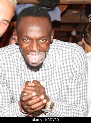 Munich, Allemagne. 28 sep, 2017. Usain Bolt quelques célébrités sont venus à l'kaeferzelt à la fête lors de la 13e journée des célébrations. crédit : Alexander pohl/pacific press/Alamy live news Banque D'Images