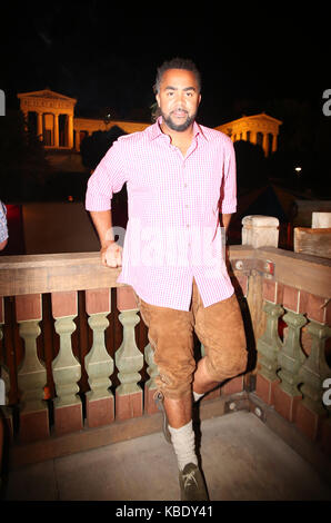 Munich, Allemagne. 28 sep, 2017. ancien joueur de football patrick owomoyela. quelques célébrités sont venus à l'kaeferzelt à la fête lors de la 13e journée des célébrations. crédit : Alexander pohl/pacific press/Alamy live news Banque D'Images