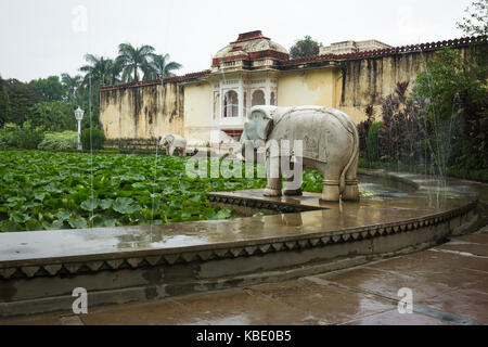 Saheliyon-ki-Bari (rue de la) est un grand jardin à Udaipur, Inde Banque D'Images