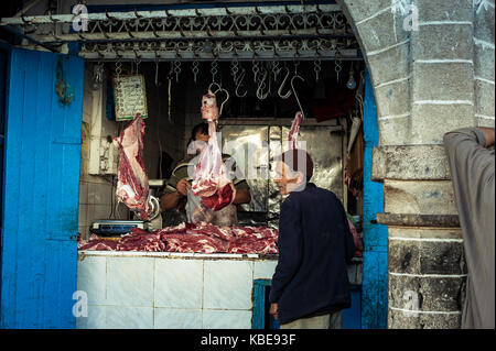 Les bouchers shop bazar à Essaouira, Maroc Banque D'Images