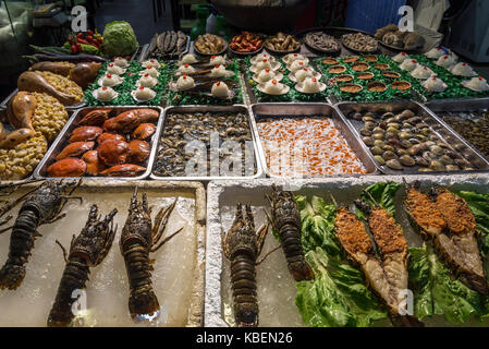 Des fruits de mer mixtes gastronomique sur l'affichage à Xiamen Chine marché de rue Banque D'Images