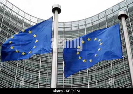 Belgique : drapeaux européens devant la Commission européenne à Bruxelles. Photo de 12. Août 2017. Dans le monde d'utilisation | Banque D'Images