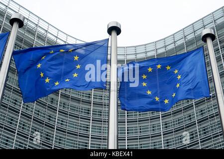 Belgique : drapeaux européens devant la Commission européenne à Bruxelles. Photo de 12. Août 2017. Dans le monde d'utilisation | Banque D'Images