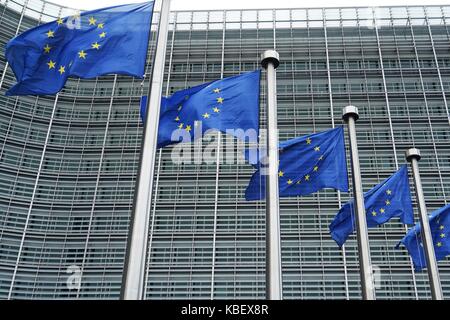 Belgique : drapeaux européens devant la Commission européenne à Bruxelles. Photo de 12. Août 2017. Dans le monde d'utilisation | Banque D'Images