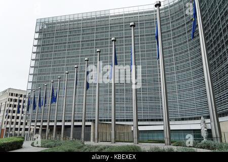 Belgique : drapeaux européens devant la Commission européenne à Bruxelles. Photo de 12. Août 2017. Dans le monde d'utilisation | Banque D'Images