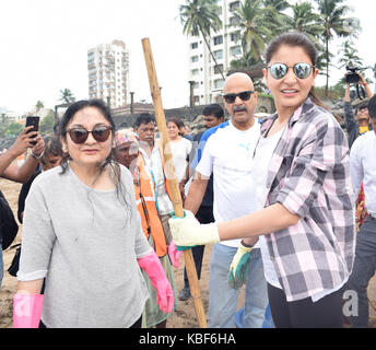 Mumbai, Inde. 29 septembre, 2017 L'actrice du film bollywwod. anushka sharma nettoie plage de versova pour alliance bharat campagne à plage de versova à Mumbai. crédit : azhar khan/Alamy live news Banque D'Images