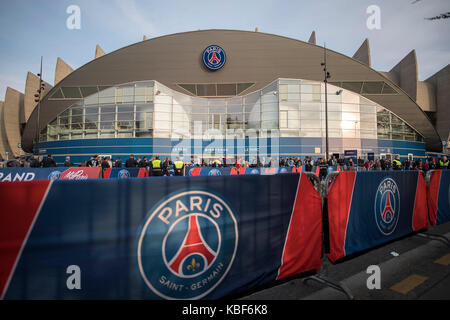 Paris, frankreich. Sep 27, 2017 prinzenspark. das stadion, parc des princes, aussenansicht, fussball, Ligue des champions 2. vorrunde spieltag, gruppe b, paris st germain - FC Bayern Munich (m), am 27.09.2017 in paris/ frankreich. Dans le monde d'utilisation |crédit : afp/Alamy live news Banque D'Images