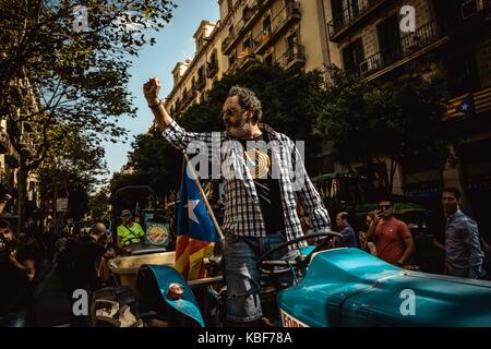 Barcelone, Espagne. Sep 29, 2017 pro-indépendantiste catalan. Les paysans de la zone rurale environnante construire entrez la ville de Barcelone à l'appui du référendum prévu en octobre1st. La Cour constitutionnelle d'Espagne a suspendu la loi du référendum catalan après le gouvernement central a contesté devant les tribunaux crédit : Matthias rickenbach/Alamy live news Banque D'Images