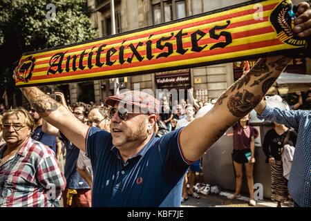 Barcelone, Espagne. Sep 29, 2017 pro-indépendantiste catalan. Les paysans de la zone rurale environnante construire entrez la ville de Barcelone à l'appui du référendum prévu en octobre1st. La Cour constitutionnelle d'Espagne a suspendu la loi du référendum catalan après le gouvernement central a contesté devant les tribunaux crédit : Matthias rickenbach/Alamy live news Banque D'Images