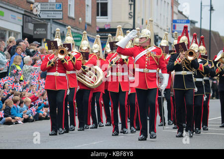 Dorking, Surrey, UK. Sep 29, 2017. Le personnel militaire marche dans le centre-ville de Dorking pour la parade d'Adieu Cour Headley. La Comtesse de Wessex ont assisté au service revoir à Headley Cour Défense médical Centre de réadaptation (DMRC). Une nouvelle installation est ouvert dans Loughborough en 2018. Credit : Julia Gavin/Alamy Live News Banque D'Images