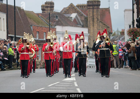 Dorking, Surrey, UK. Sep 29, 2017. Le personnel militaire marche dans le centre-ville de Dorking pour la parade d'Adieu Cour Headley. La Comtesse de Wessex ont assisté au service revoir à Headley Cour Défense médical Centre de réadaptation (DMRC). Une nouvelle installation est ouvert dans Loughborough en 2018. Credit : Julia Gavin/Alamy Live News Banque D'Images