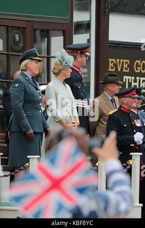 Dorking, Surrey, UK. Sep 29, 2017. Le personnel militaire marche dans le centre-ville de Dorking pour la parade d'Adieu Cour Headley. La Comtesse de Wessex ont assisté au service revoir à Headley Cour Défense médical Centre de réadaptation (DMRC). Une nouvelle installation est ouvert dans Loughborough en 2018. Credit : Julia Gavin/Alamy Live News Banque D'Images