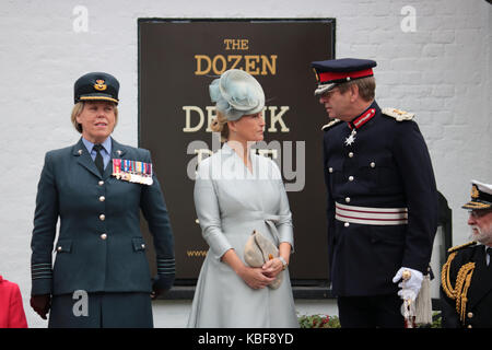 Dorking, Surrey, UK. Sep 29, 2017. Le personnel militaire marche dans le centre-ville de Dorking pour la parade d'Adieu Cour Headley. La Comtesse de Wessex ont assisté au service revoir à Headley Cour Défense médical Centre de réadaptation (DMRC). Une nouvelle installation est ouvert dans Loughborough en 2018. Credit : Julia Gavin/Alamy Live News Banque D'Images